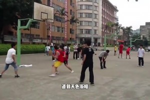 青春啊！我想那个夏天你一定也很爱打篮球吧！