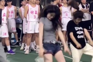又美又能打！天才篮球少女——佩奇·布克斯